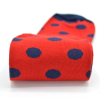 chaussettes-fantaisie-hommes-femmes-en-coton-rouges-à-motif-gros-pois-bleu-marine-remaillées-à-la-main