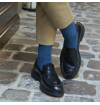 chaussettes-fantaisie-hommes-femmes-en-coton-bleu-marine-à-motifs-chevrons-bleu-ciel-remaillées-à-la-main