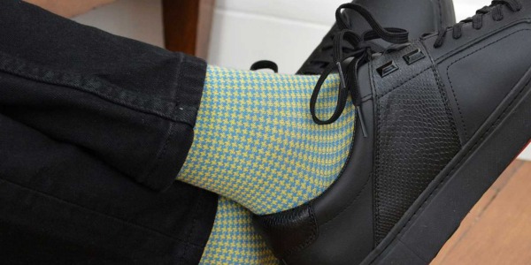 Les chaussettes pied de poule : comment les intégrer à votre garde-robe pour un look décontracté ?